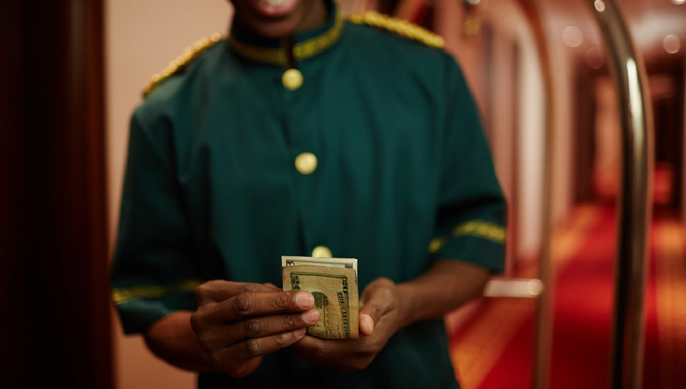 10%服務費付給誰?「小費」、「服務費」大不同!消費爭議層出不窮 遇到糾紛該怎麼辦?